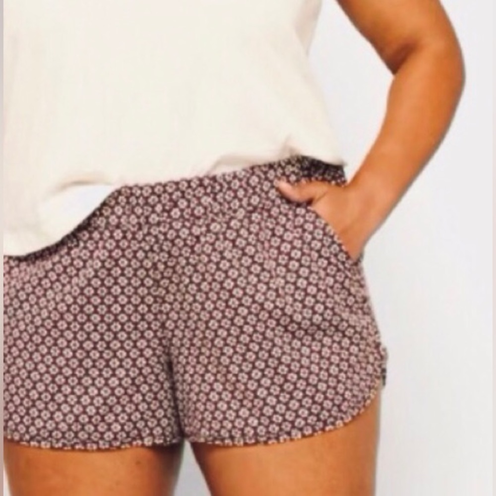 🤩 *NWOT* MARKET & SPRUCE JOLENE DOLPHIN HEM SHORT in 2X! 🍓